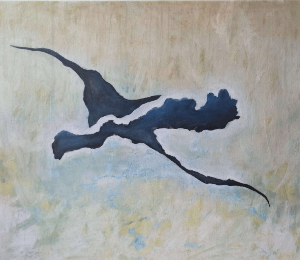Abstract schilderij: zwarte vogel in zweefvlucht over licht blauw-gele hemel. Door Jan Van Pelt.